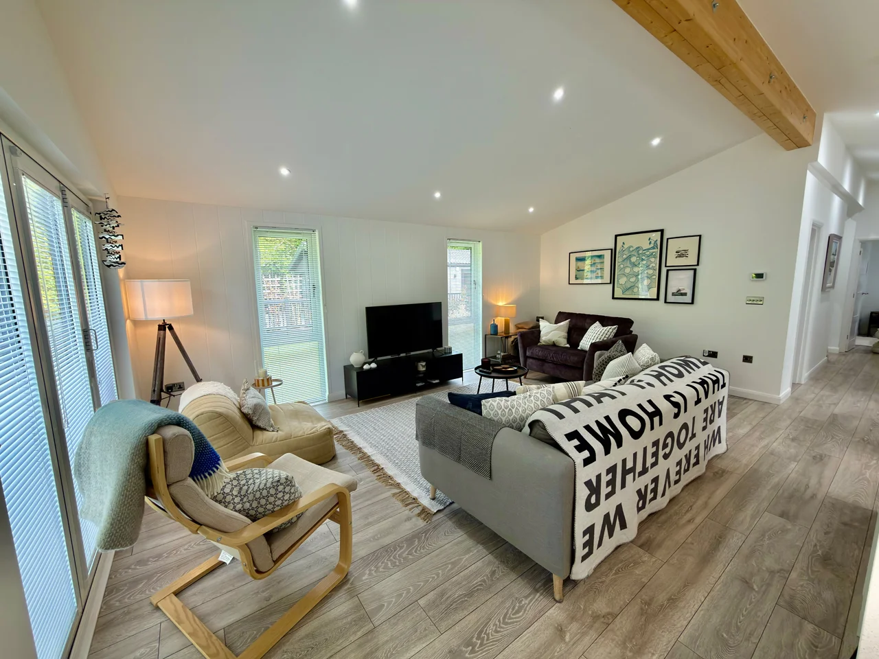 Brea Lodge Lounge - sofa, modern chairs, TV