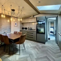 Lakewood Lodge - Kitchen - diner