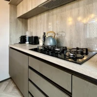 Lakewood Lodge Kitchen - Hob, Kettle, Toaster